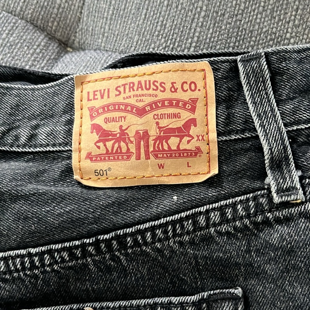 Levi’s Black Denim Shorts - Picture 4 of 5